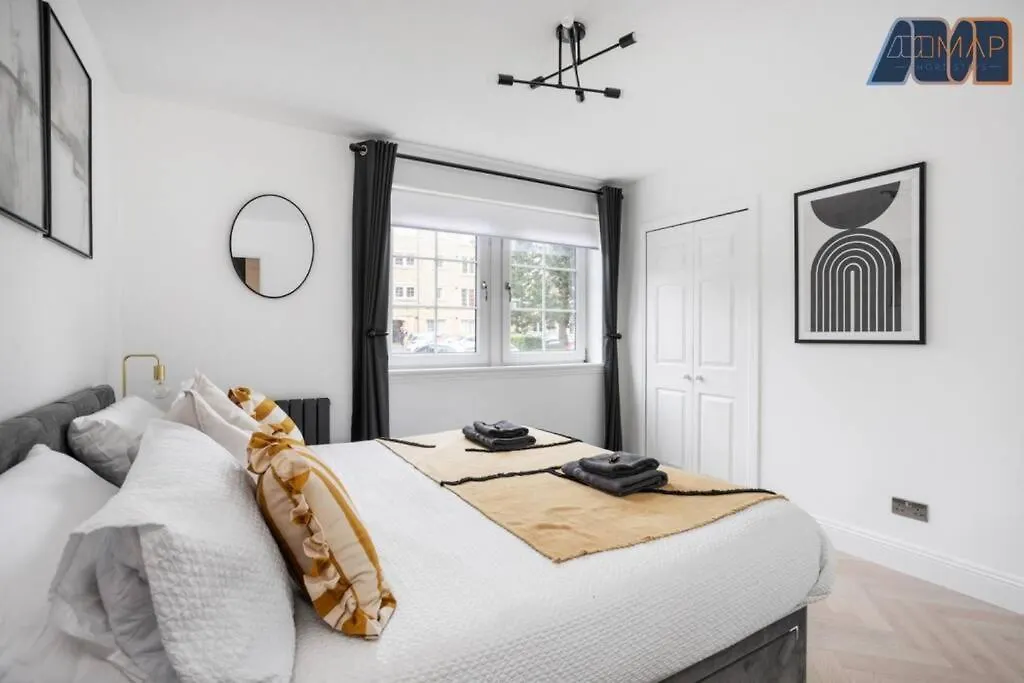 Modern Edinburgh 2 Bed Residence 0*,